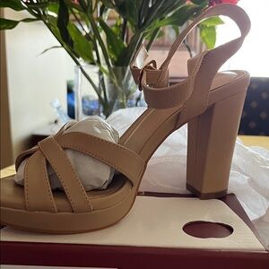 Chic Tan Block Heel Sandals